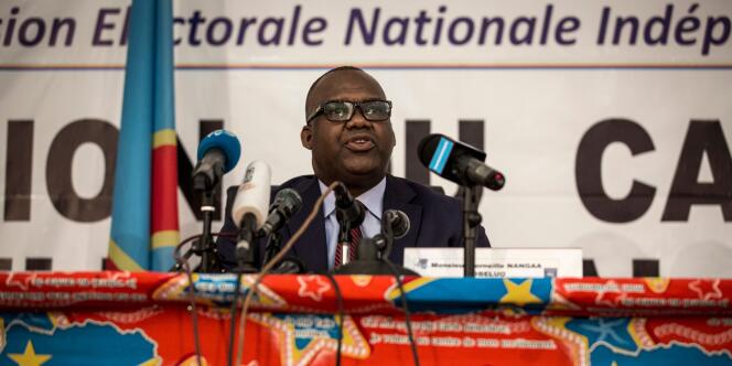 Le président de la Commission électorale, Corneille Nangaa, annonçant, le 5 novembre 2017 à Kinshasa, que les scrutins présidentiel, législatif et provincial en RDC se tiendront le 23 décembre 2018.