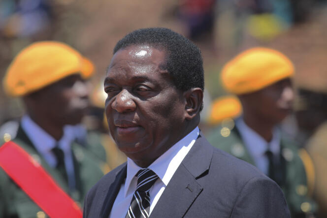 Après quelques jours d’exil, Emmerson Mnangagwa a annoncé son retour au Zimbabwe.