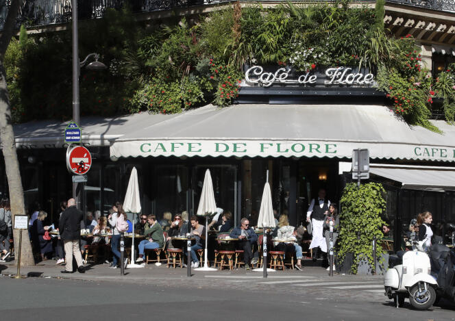 Le café de Flore, dans le quartier de Saint-Germain-des-Prés à Paris, où a lieu la remise du prix littéraire du même nom.