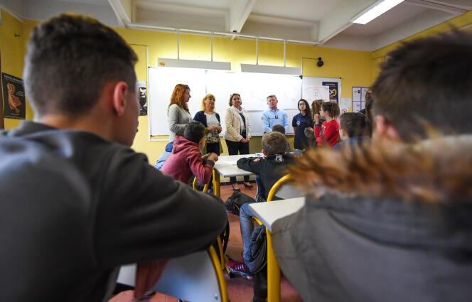 Lors d’une réunion anti-harcèlement avec des élèves du lycée Yves-Klein, le 6 mars, à La Colle-sur-Loup (Alpes-Maritimes).