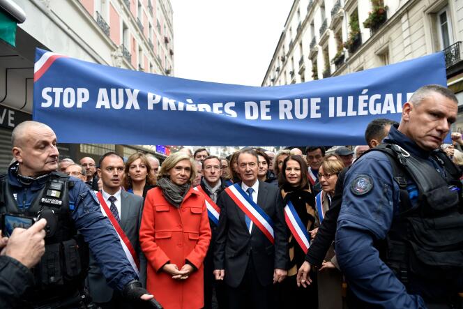 Le maire de Clichy, Rémi Muzeau et la présidente de région, Valérie Pécresse ont manifesté contre les prières de rues à Clichy, le 10 novembre.