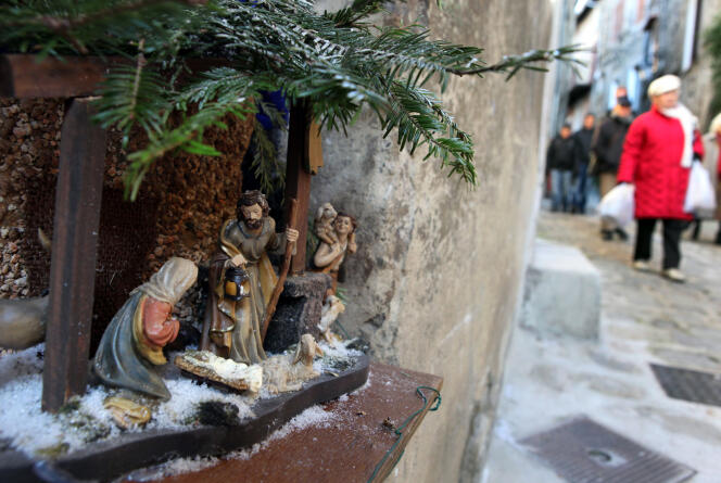 Une crèche de Noël dans les rues de Lucéram, dans les Alpes-Maritimes.