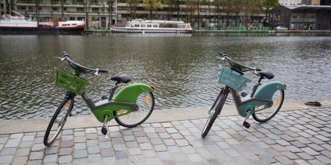 Les nouveaux Vélib’, en vert pour la version mécanique, en bleu pour la version électrique.