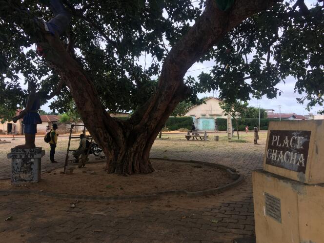 La place où les esclaves étaient vendus à Ouidah est appelée place Chacha, du surnom d’un des plus célèbres négriers.
