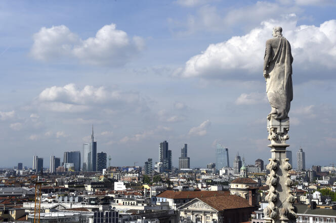 Le nouveau quartier des affaires de Milan, vu du Duomo.