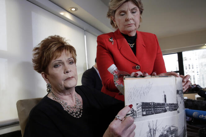 Beverly Young Nelson (à gauche), l’une des femmes accusant Roy Moore d’agression sexuelle, le 13 novembre à New York.