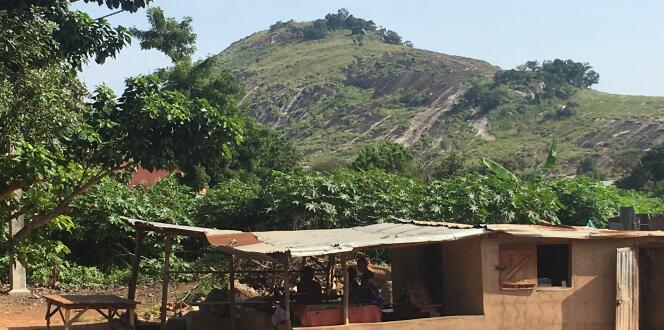 La colline d’Oladjè qui surplombe la ville de Bantè, au Bénin.
