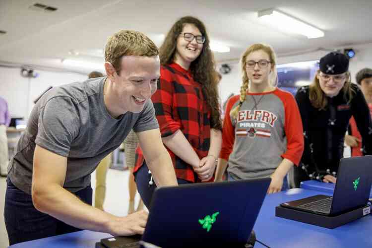 M. Zuckerberg a surtout mis l’accent dans ses déplacements sur l’éducation, en rendant visite à de nombreux groupes d’étudiants et de lycéens.