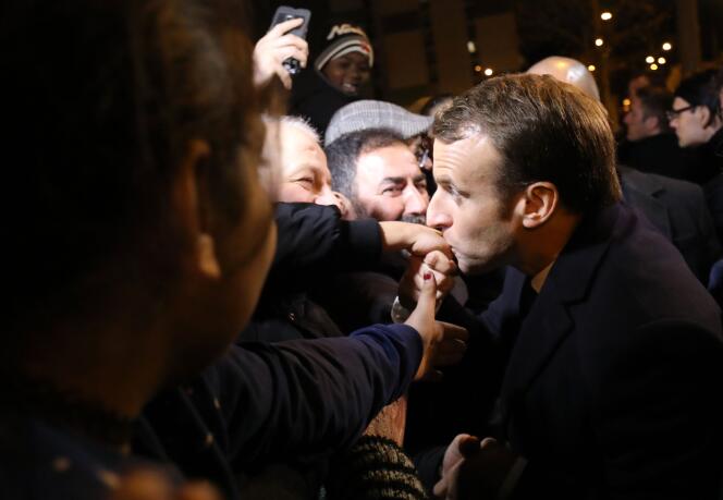 Emmanuel Macron en visite à Clichy-sous-Bois (Seine-Saint-Denis), lundi 13 novembre.