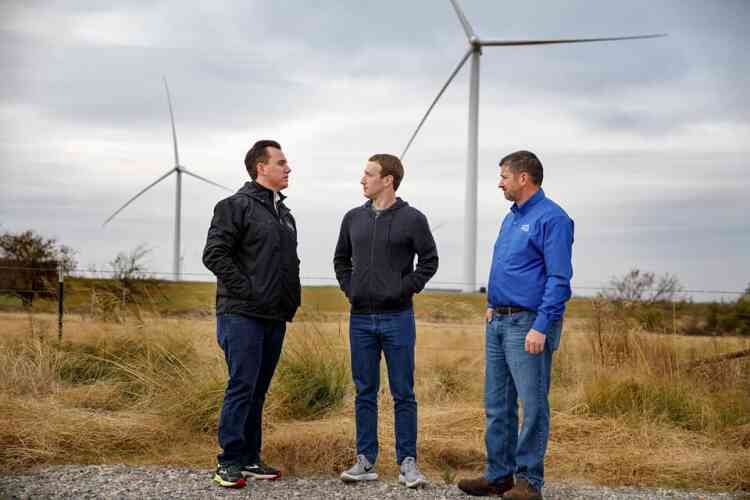 Le fondateur de Facebook, Mark Zuckerberg, a achevé le 11 novembre son « année de voyage » (year of travel) en se rendant dans l’Oklahoma, où il a visité une ferme d’éoliennes et un centre pétrolier.