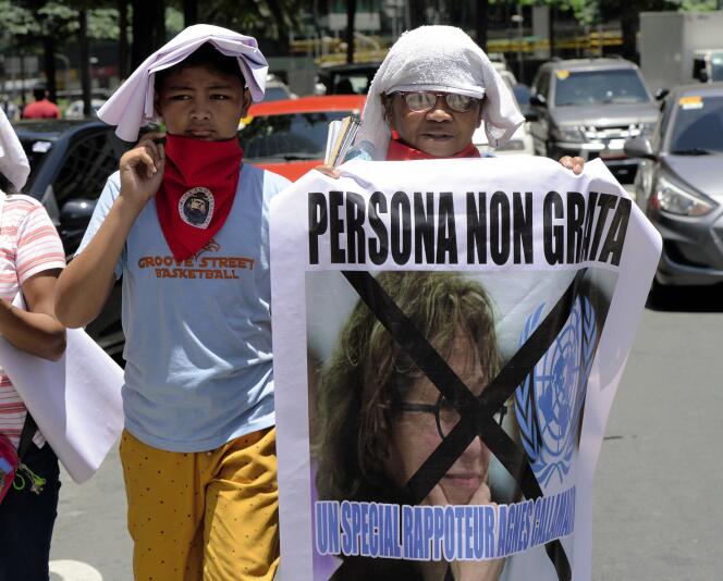 Des partisans de Rodrigo Duterte protestent, le 8 mai 2017 à Manille, contre la venue d’Agnès Callamard.