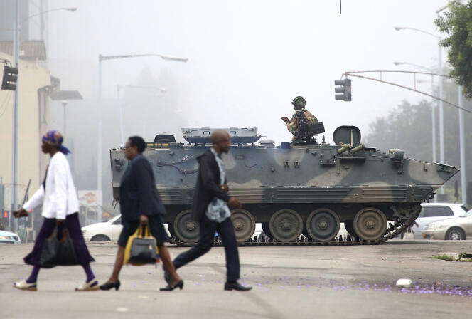 Des militaires dans les rues d’Harare, la capitale du Zimbabwe, mercredi 15 novembre 2017.