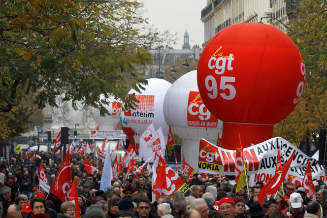 Peandant la manifestation du 16 novembre, à Paris.