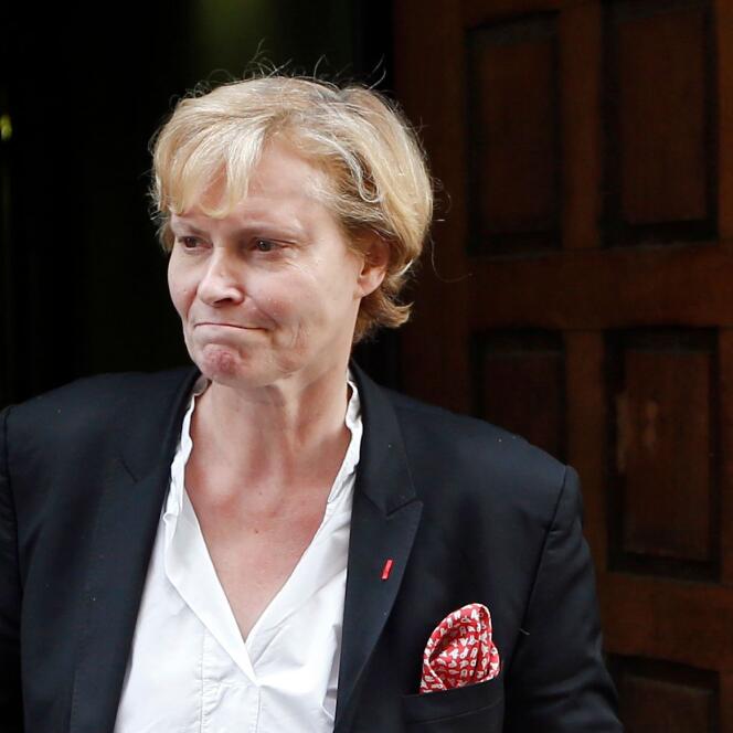 Dominique-Claire Testart-Mallemanche, à la sortie du tribunal de Nice, en octobre 2013.