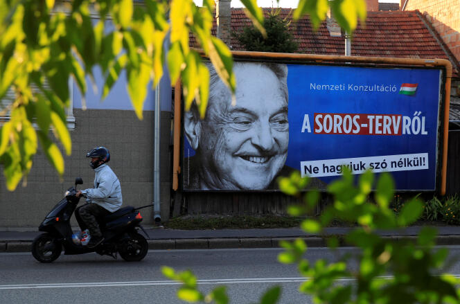 Affiche annonçant la consultation de la population sur les activités de George Soros, à Budapest, le 2 octobre.
