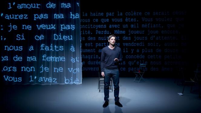 Raphaël Personnaz dans « Vous n’aurez pas ma haine », d’après le récit d’Antoine Leiris au Théâtre du Rond-Point, à Paris.