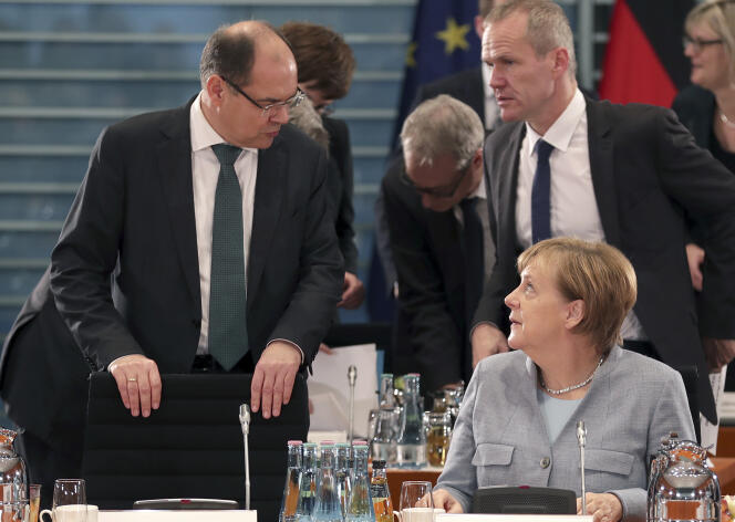 Le ministre allemand de l’agriculture, Christian Schmidt, et la chancelière, Angela Merkel, à Berlin, le 28 novembre.