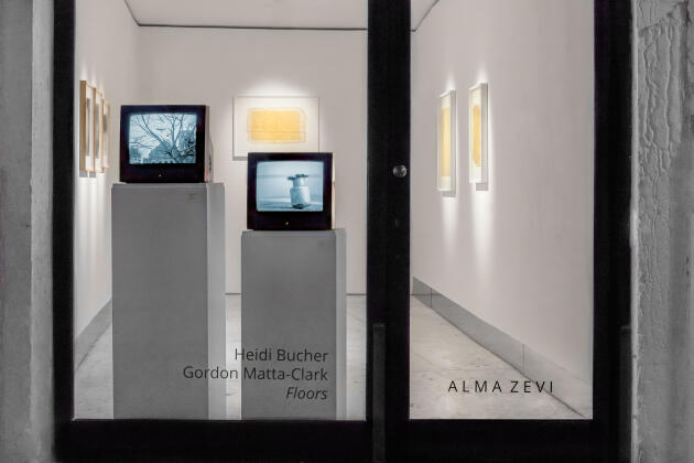 La galerie suisse a ouvert une minuscule antenne à Venise. Elle présente actuellement « Bodyshells », de Heidi Bucher, et « Tree Dance », de  Gordon Matta-Clark.