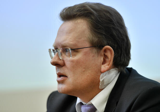 Andreas Hollstein, le maire d’Altena, avant une conférence de presse, le 28 novembre 2017, organisée après son agression.