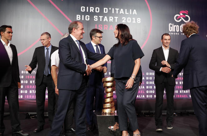 Le directeur du Giro, Mauro Vegni, et la ministre israélienne du sport et de la culture, Miri Regev, lors de la présentation du Grand Départ en Israël du Giro 2018.