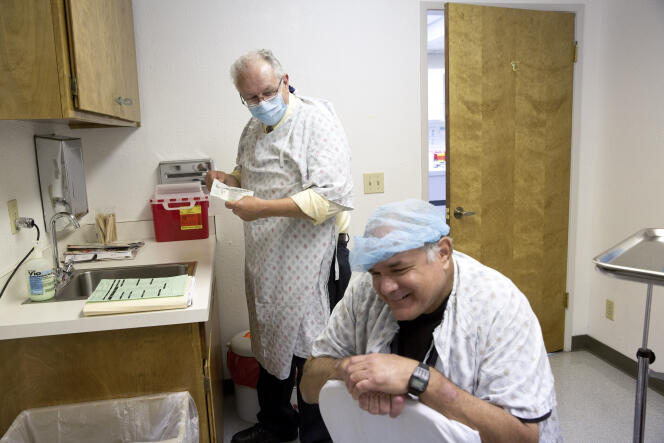 Un patient, dont la fièvre de la vallée a atteint le cerveau, reçoit un traitement à Bakersfield (Californie) en 2013.