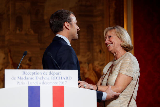 Emmanuel Macron lors de la cérémonie organisée pour le départ d’Evelyne Richard à l’Elysee, le 4 décembre.