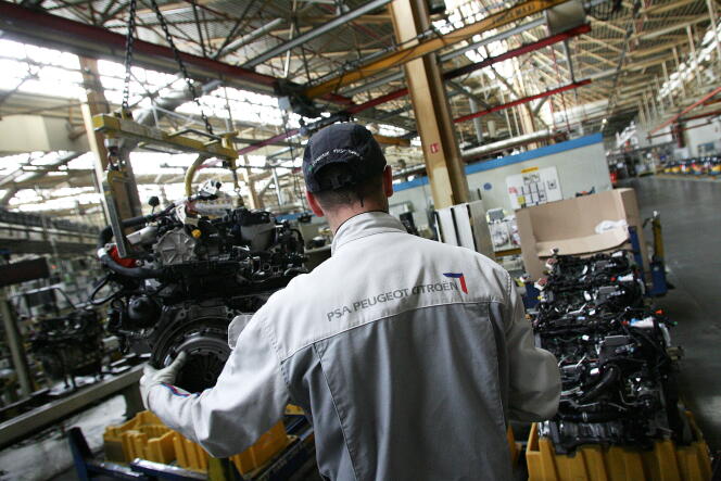 La chaîne de production de moteurs diesel de PSA Peugeot Citroën de l’usine à Trémery (en Moselle), en 2011.