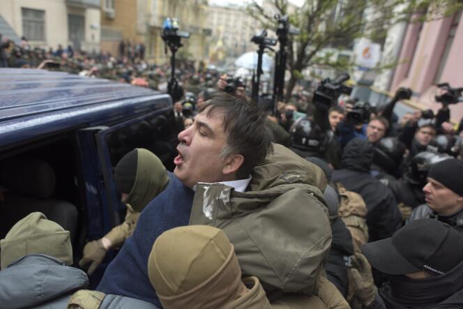 L’ex-président géorgien, opposant du président ukrainien Petro Porochenko, a été arrêté à son domicile, à Kiev, mardi 5 décembre.