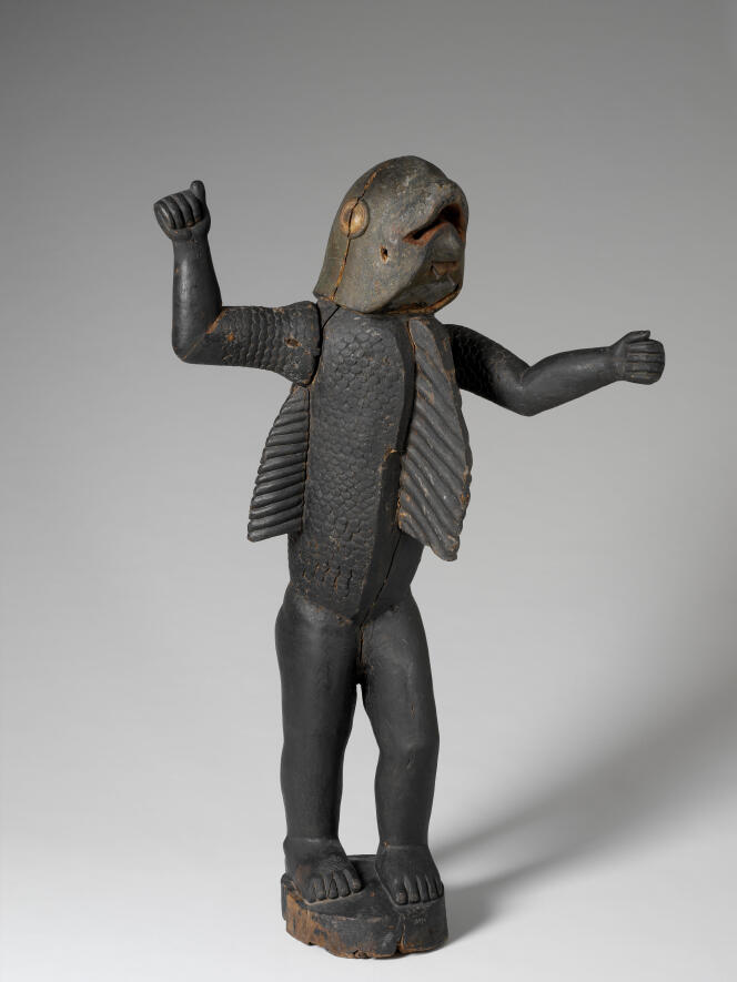 Le Bénin a officiellement demandé à la France la restitution de cette statue, dont la tête et le torse évoquent un requin. Elle représente Béhanzin (1844-1906), roi du Dahomey.