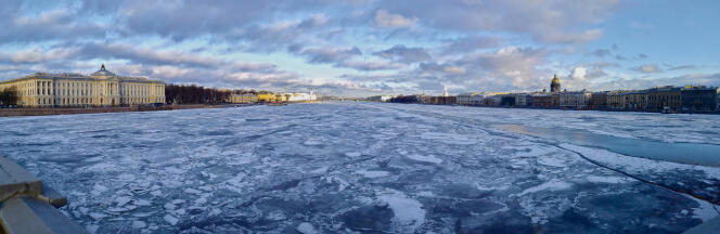 La Neva prise dans les glaces, à Saint-Pétersbourg.