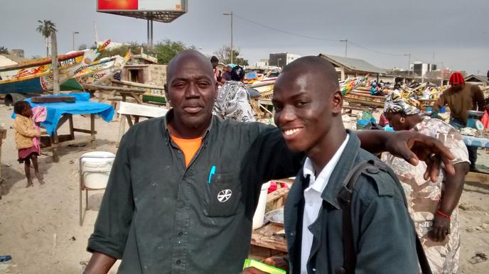 Malick Birane rend visite aux pêcheurs de Soumbédioune, ici en mars 2016