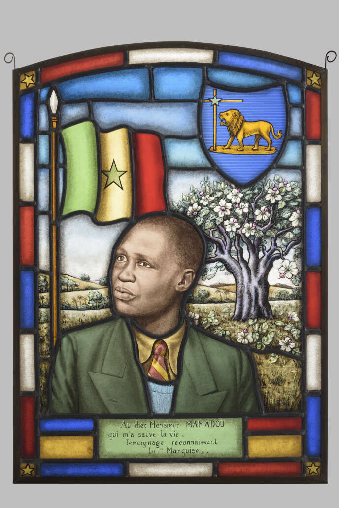 Le message qui figure sur le vitrail représentant Mamadou Ndiaye est signé « La Marquise », mais on ne connaît pas son identité exacte.