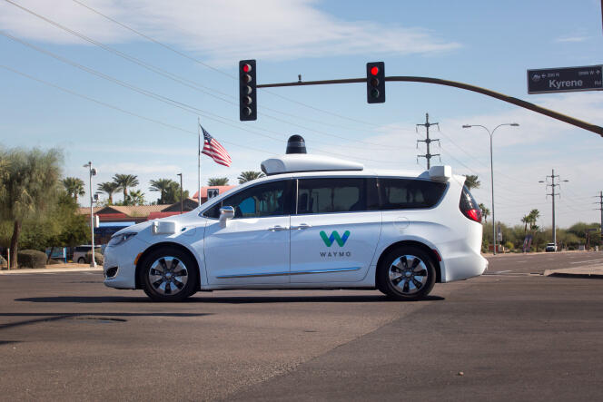 Une voiture autonome Waymo, à Chandler (Arizona), le 2 décembre.