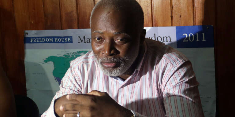 Gerard Philippe Kuissi, un proche de l’écrivain arrêté Patrice Nganang, en conférence de presse à Douala le 8 décembre 2017.