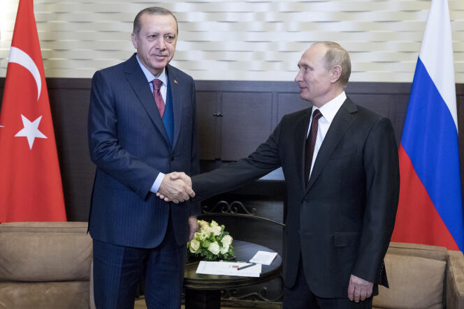 Le président turc Recep Tayyip Erdogan et son homologue russe Vladimir Poutine, à Sotchi (Russie), le 13 novembre.
