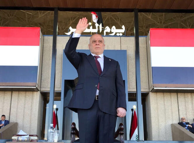 Le premier ministre irakien Haïder Al-Abadi assiste à un défilé militaire irakien à Bagdad, en Irak, le 10 décembre 2017.