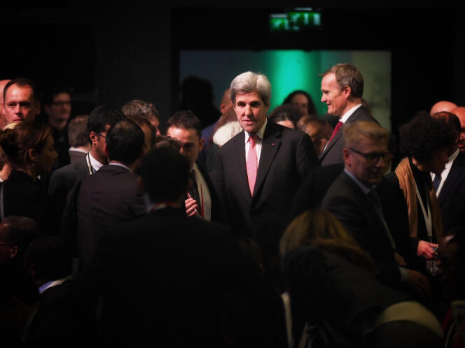 John Kerry, lors de la séance plénière du One Planet Summit, à Boulogne-Billancourt, le 12 décembre 2017.