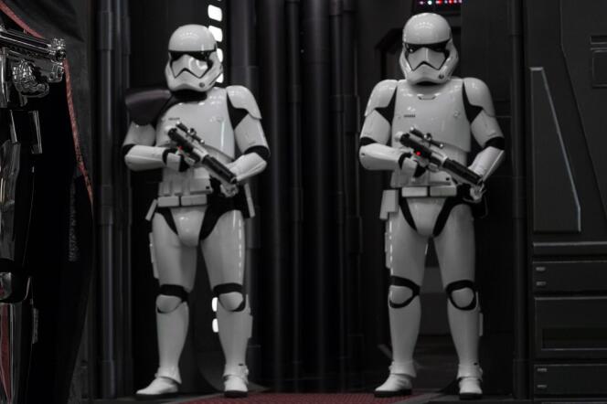 Des Stormtroopers dans le nouvel épisode de la saga « Star Wars », « Les Derniers Jedi ».