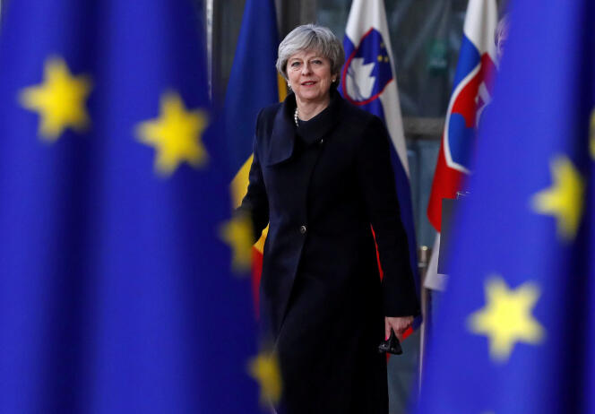 « “Il ne s’agit pas d’un Brexit dur ou doux”, a insisté la première ministre Theresa May, lundi 11 décembre, aux Communes, en assurant que le compromis de Bruxelles avait éveillé “un nouveau sentiment d’optimisme” ». (Photo : la première ministre brittanique à son arrivée au sommet de l’Union européenne à Bruxelles le jeudi 14 décembre).