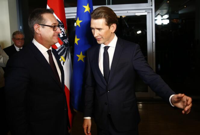 Le chef de l’extrême droite autrichienne, Heinz-Christian Strache, et le futur chancelier, Sebastian Kurz, à Vienne, le 16 décembre.