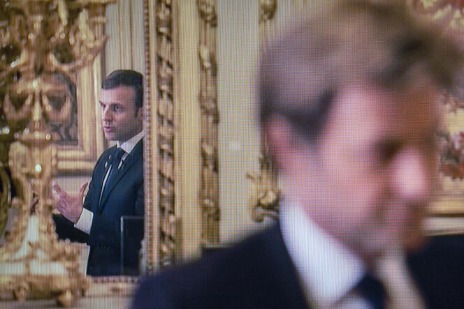 Emmanuel Macron et le journaliste Laurent Delahousse, lors d’un entretien sur France 2, recueilli le 12 décembre à l’Elysée.