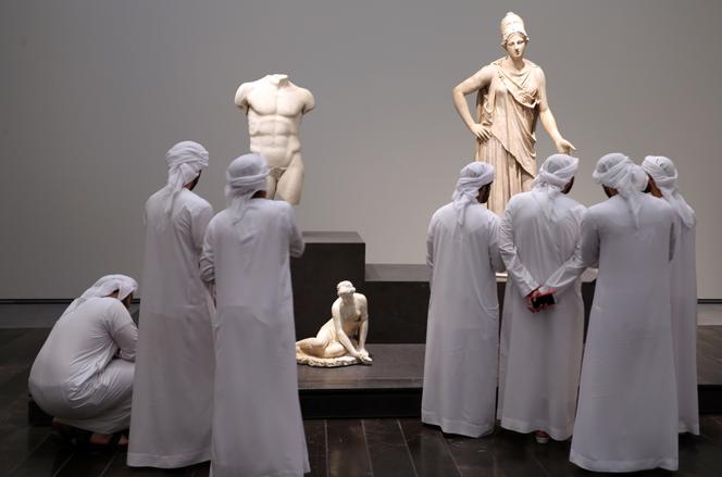 Des visiteurs émiratis lors de l’ouverture du musée du Louvre Abu Dhabi le 11 novembre 2017, aux Emirats arabes unis.