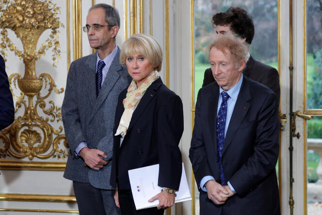 Les médiateurs Michel Badre, Anne Bocquet et Gerard Feldzer lors de la remise de leur rapport sur Notre-Dame-des-Landes, à Paris, le 13 décembre.