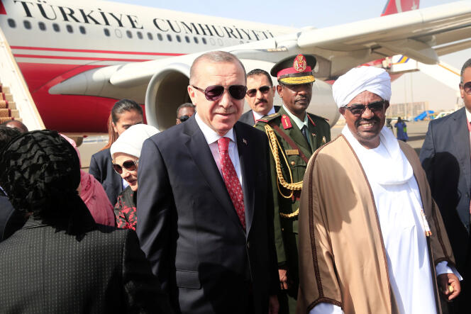 Omar Al-Bachir et Recep Tayyip Erdogan à Khartoum, le 24 décembre 2017.