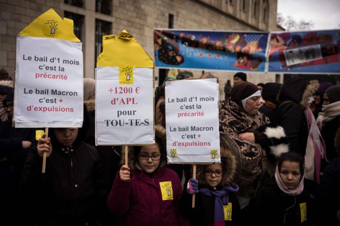 Manifestation de l’association « Droit au logement », le lundi 25 décembre, à Paris.