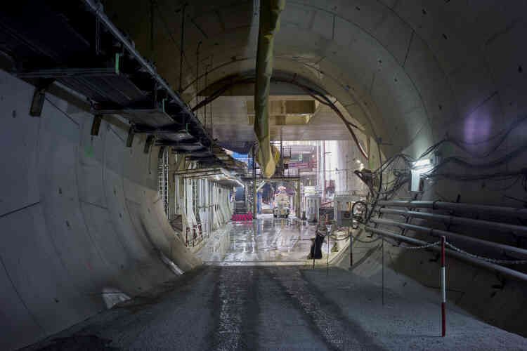 Le débouché du tunnel dans la future gare de Pont-Cardinet, actuel puit d’accès au chantier.