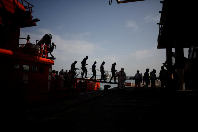 Arrivée de migrants sur le port de Malaga (Espagne), le 13 octobre.