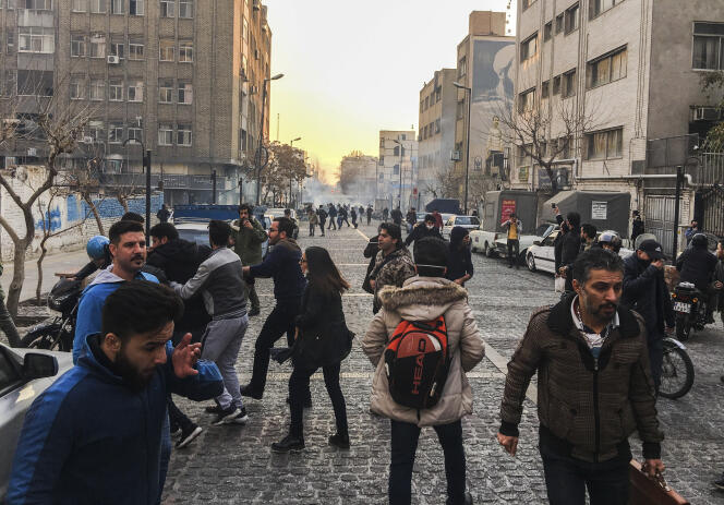 Rassemblement d’étudiants hostiles au gouvernement iranien, à Téhéran, le 30 décembre.