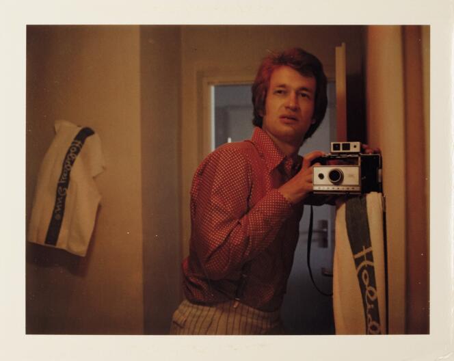 Autoportrait de Wim Wenders pris avec son Polaroid en 1975.