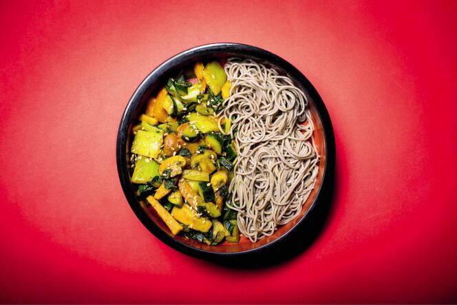 Les nouilles soba aux légumes, un plat végétarien d’inspiration asiatique.